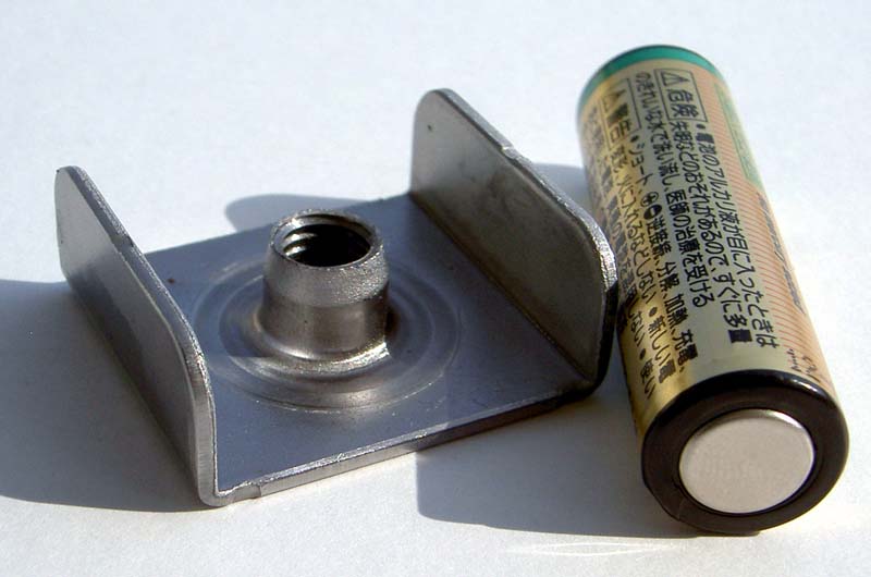 介護ベッド固定金具